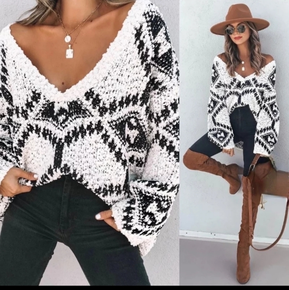 CLEARANCE! Teddy Sweater Long Sleeve Black White Print Top Distressed NEW!